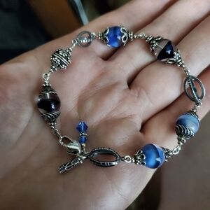 A cute women's bracelet made of 925 sterling silver.